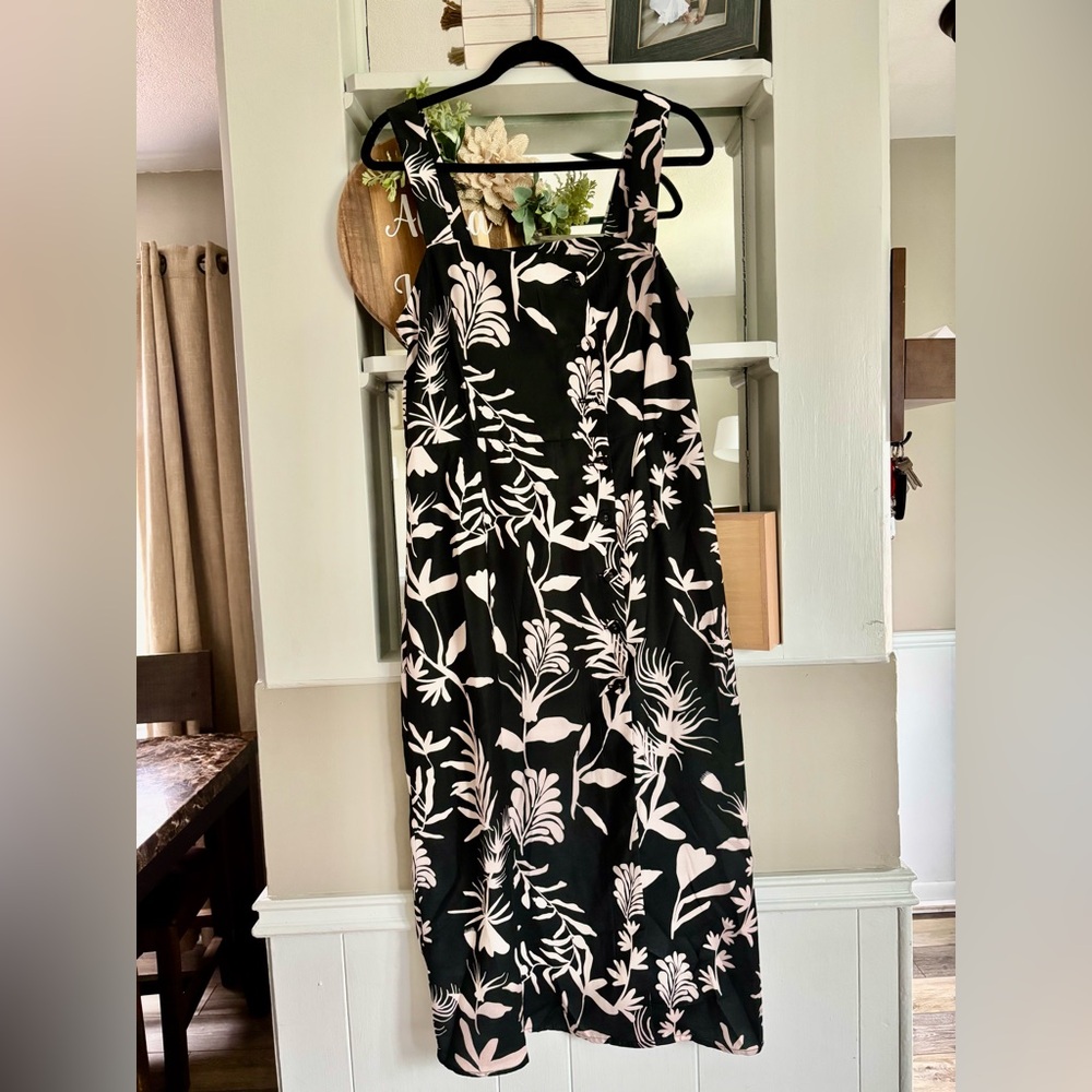 ❗️Floral Black and White Sleeveless Dress ❗️
